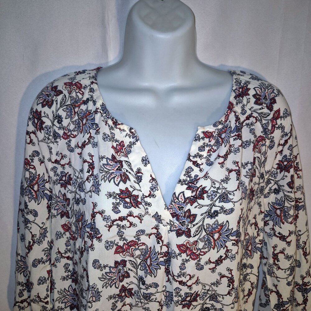 Rose & Thyme Rayon blouse w/ floral design, white-grey-red in size XL